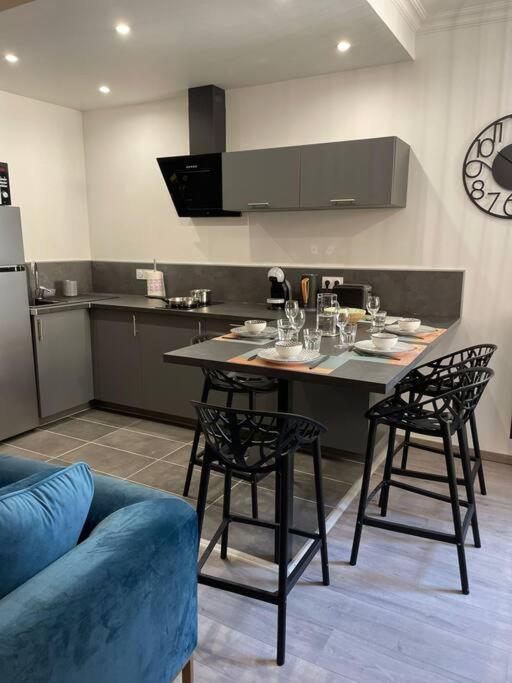 Apartamento Cocon De Charline - Charme Et Elegance Dans Le Centre Montauban Exterior foto